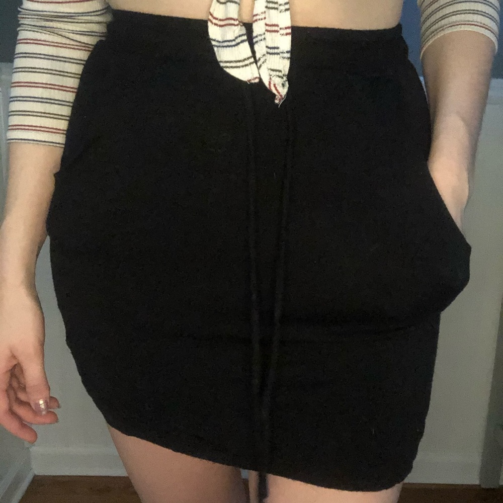 Black skirt with pockets